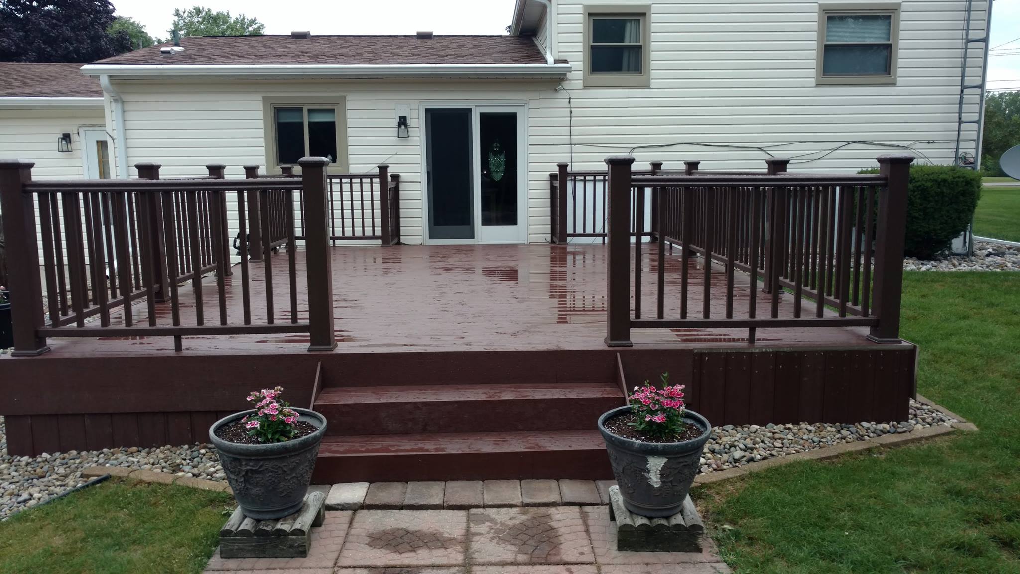 Mid-Michigan Construction - Custom wood deck design in Genesee County